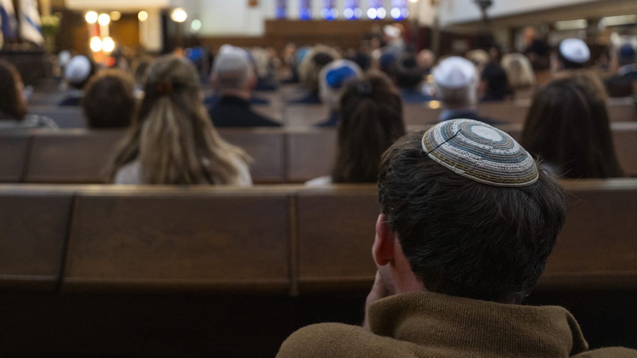 Joodse Nederlanders in isolement: 'Zoon kindermoordenaar genoemd'