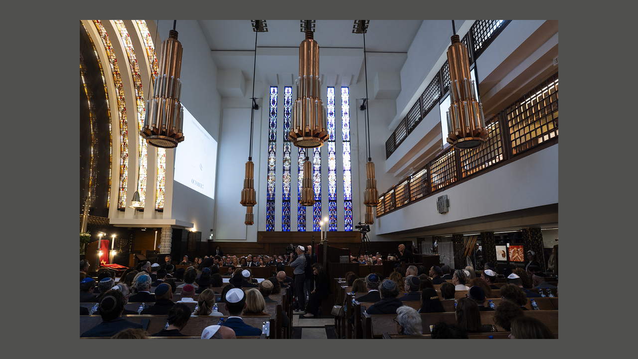 Drukbezochte synagoge in Nederland.