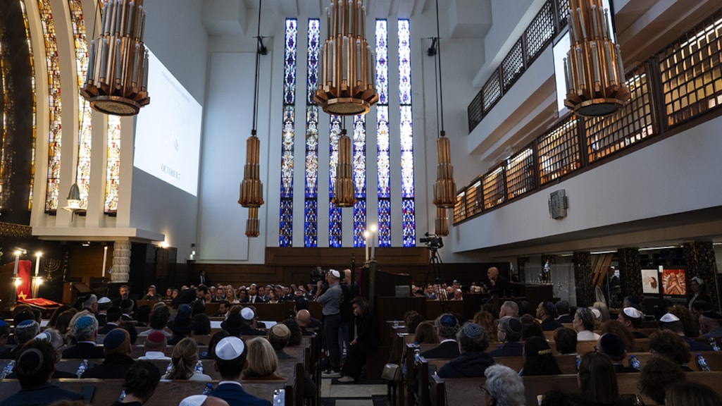 Drukbezochte synagoge in Nederland.
