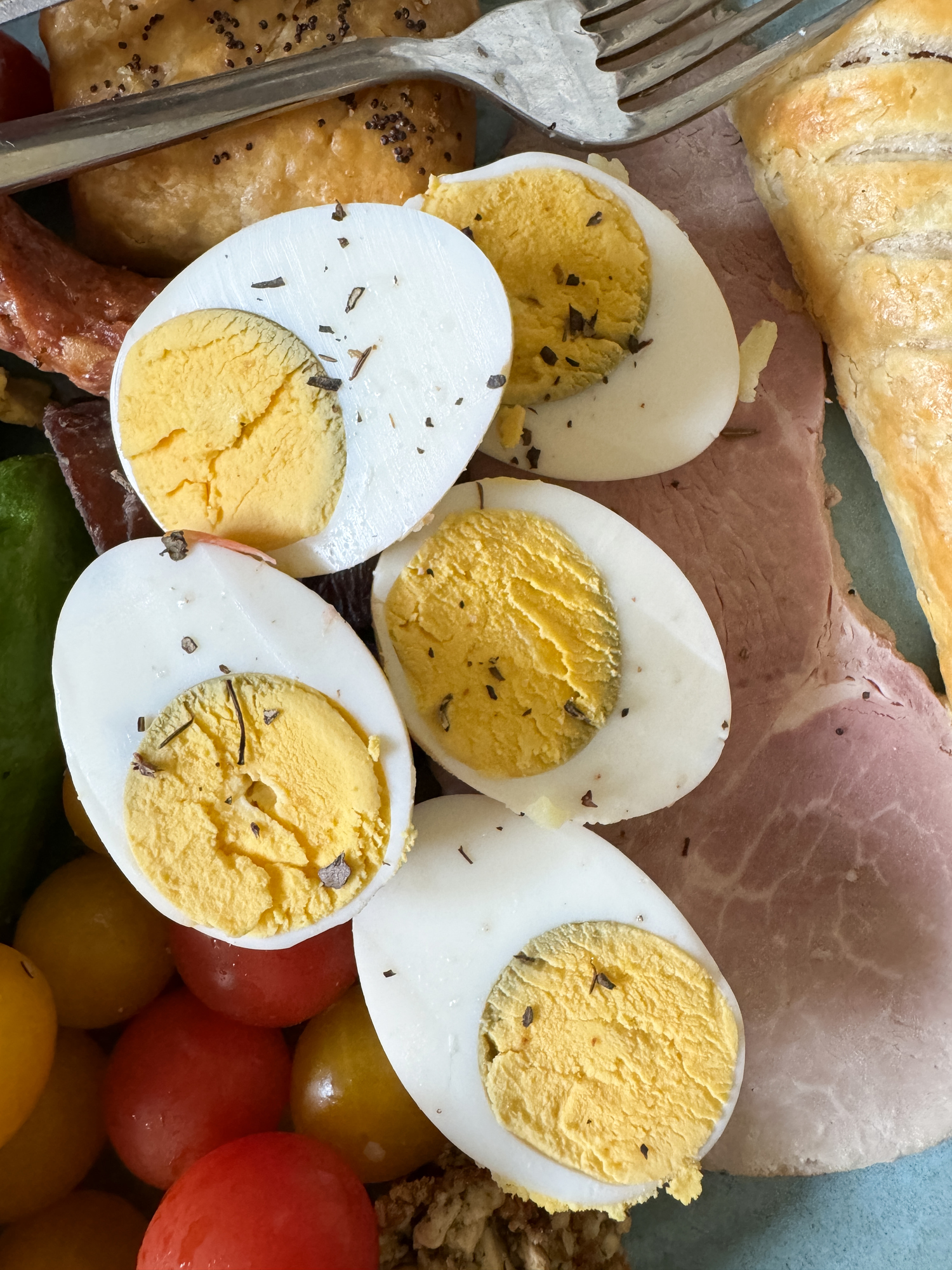 Zo komt die grijze waas op je hardgekookte ei (en zo kun je het voorkomen)