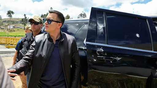 Auto president Ecuador bekogeld tijdens protest: 'Poging tot moord'