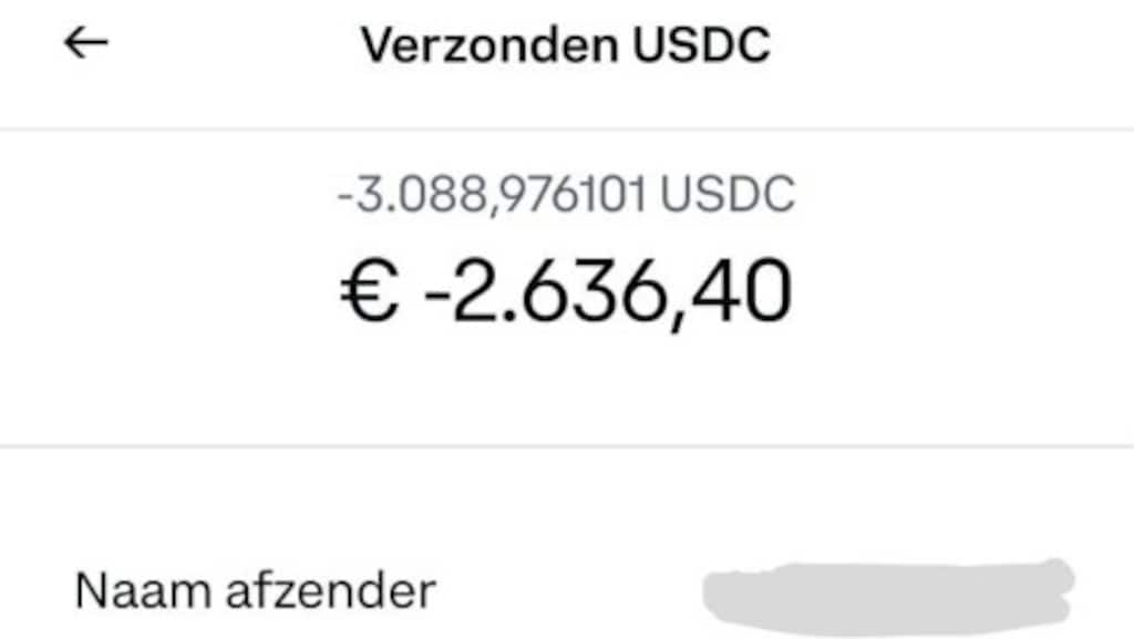 Mert maakt uiteindelijk een bedrag van zo'n 2.600 euro over aan zijn oplichter.