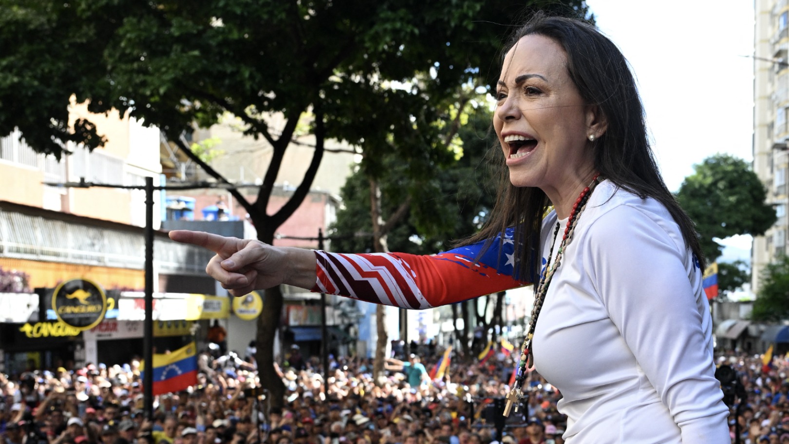 Nobelprijswinnaar Machado zit in eigen land ondergedoken: 'De president jaagt op haar'