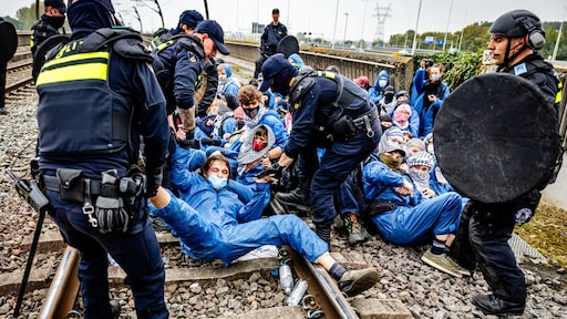 Ruim 300 mensen aangehouden bij demonstratie in haven Rotterdam