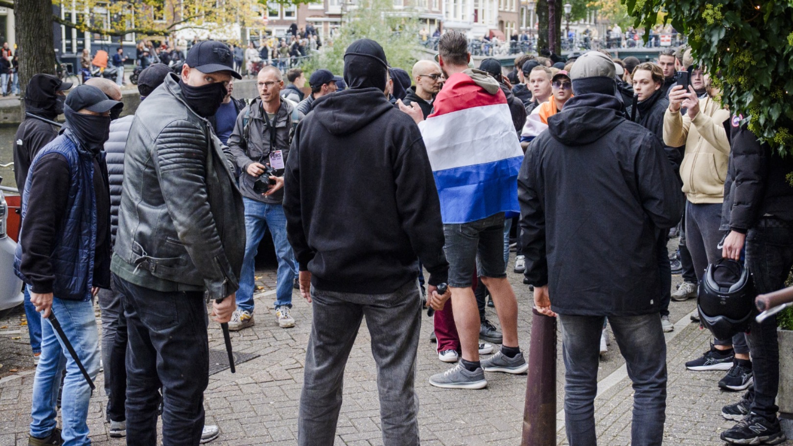 Tientallen aanhoudingen bij protest tegen immigratie in Amsterdam