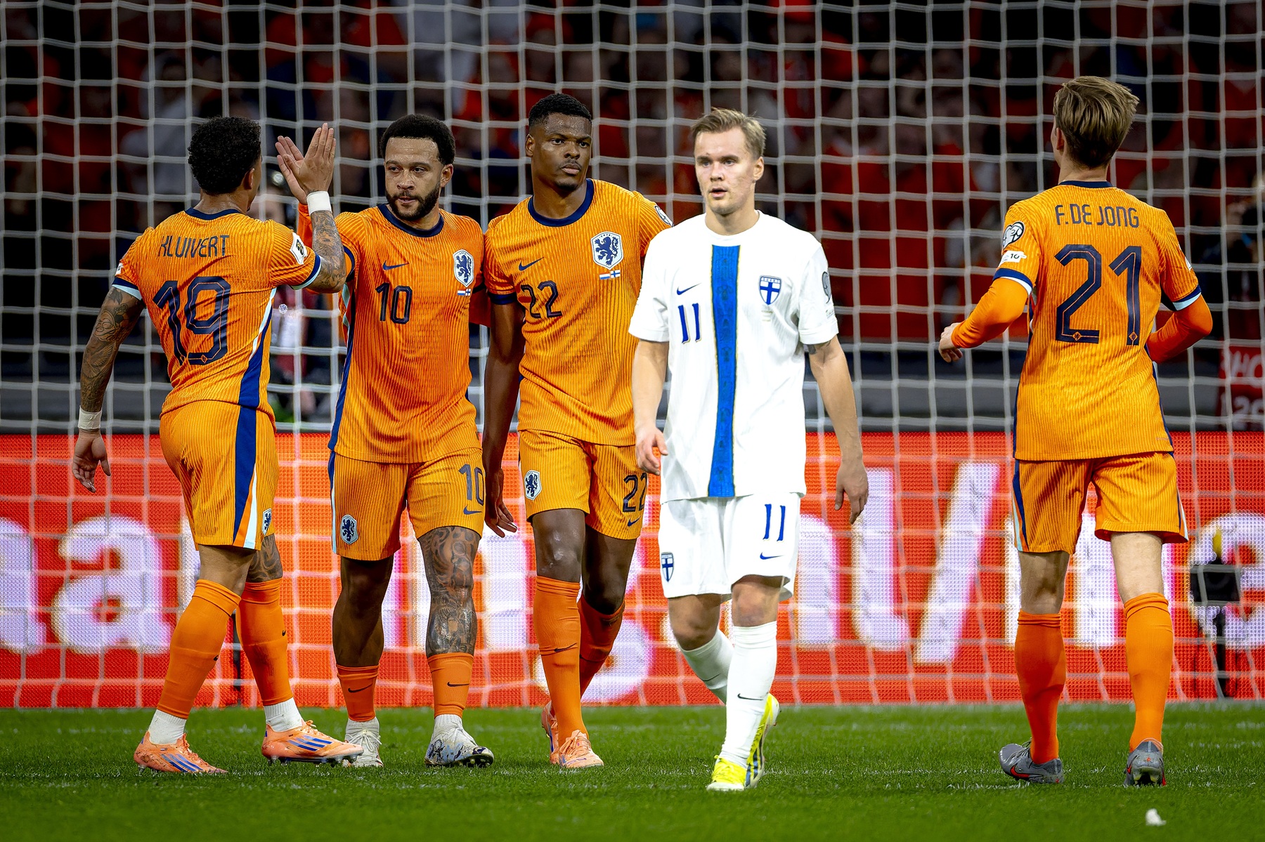 Nederland heeft geen moeite met Finland, plaatsing WK voetbal dichtbij