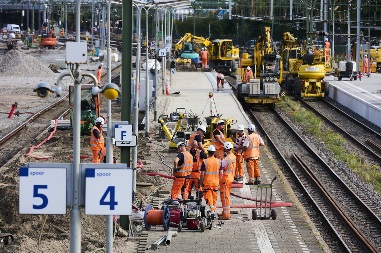 Kwetsbaar en ongeschikt voor defensie: zeker 600 miljoen nodig voor verouderd Nederlands spoor