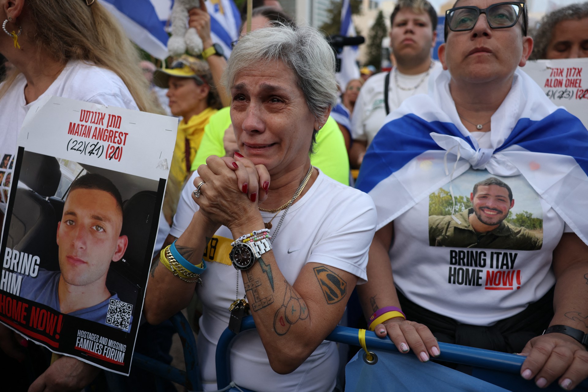 Eerste zeven gijzelaars in Gazastrook overgedragen aan Rode Kruis