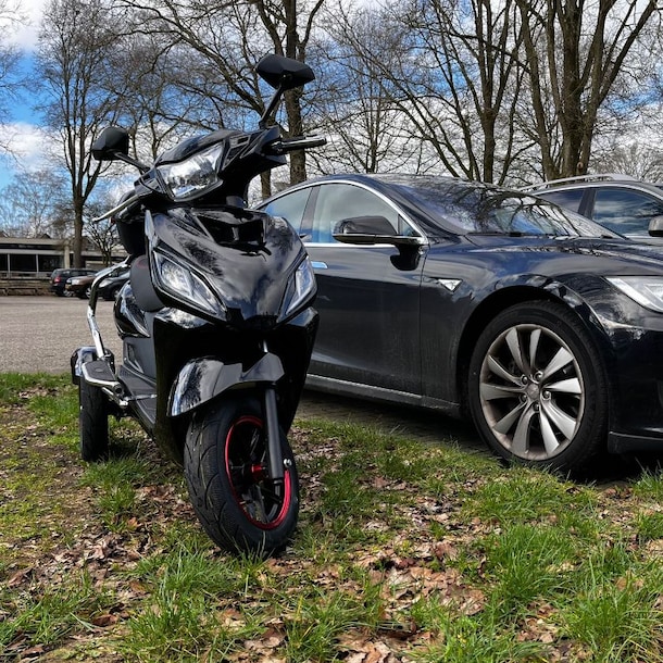 Foto van de scootmobiel die Susan heeft, de IVA T3.