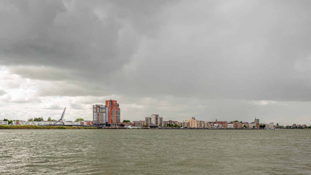 Bewolking overheerst, met af en toe wat motregen