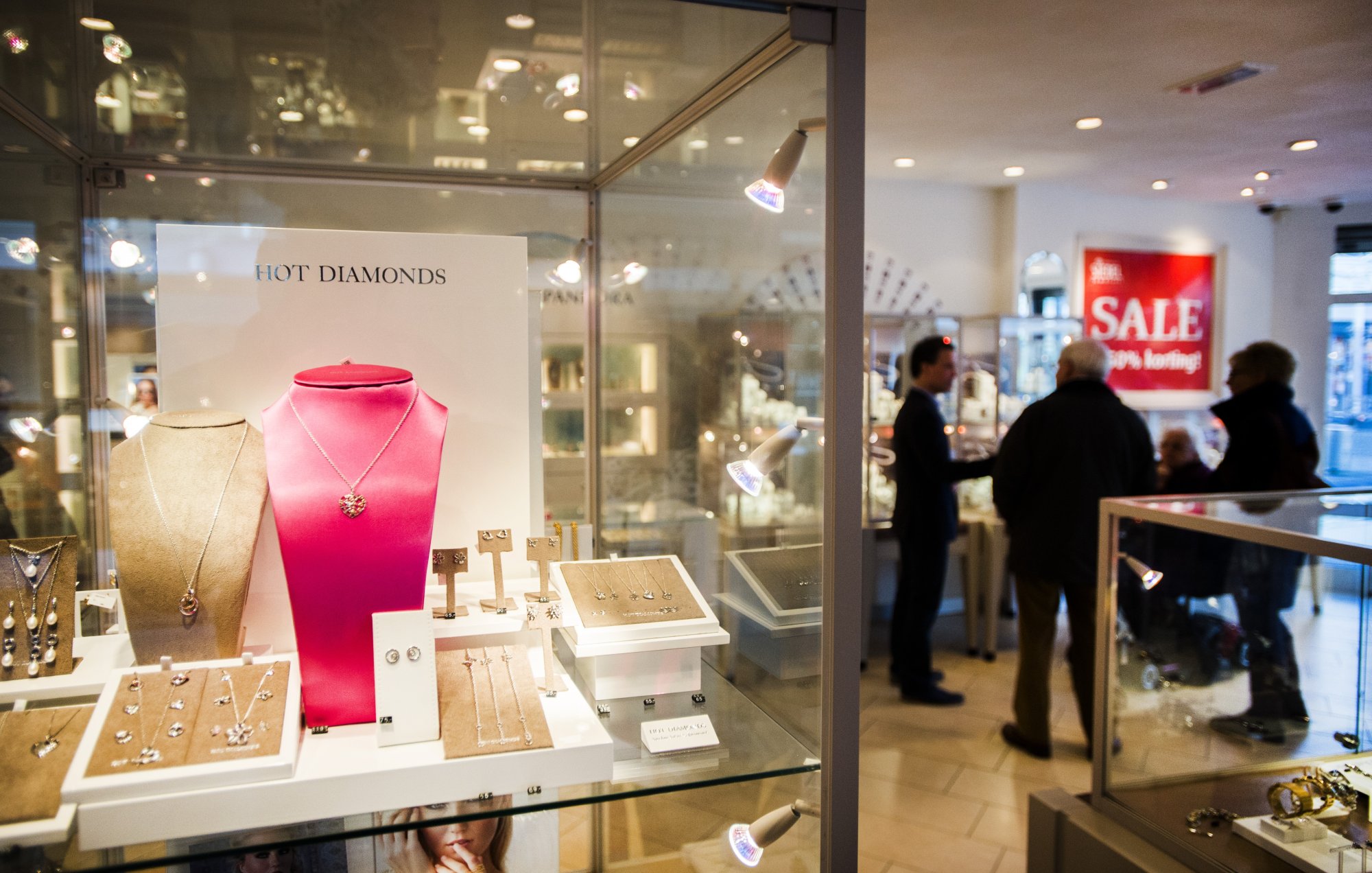 Twee vrouwen aangehouden voor datingfraude: 26 slachtoffers, in totaal 550.000 euro kwijt