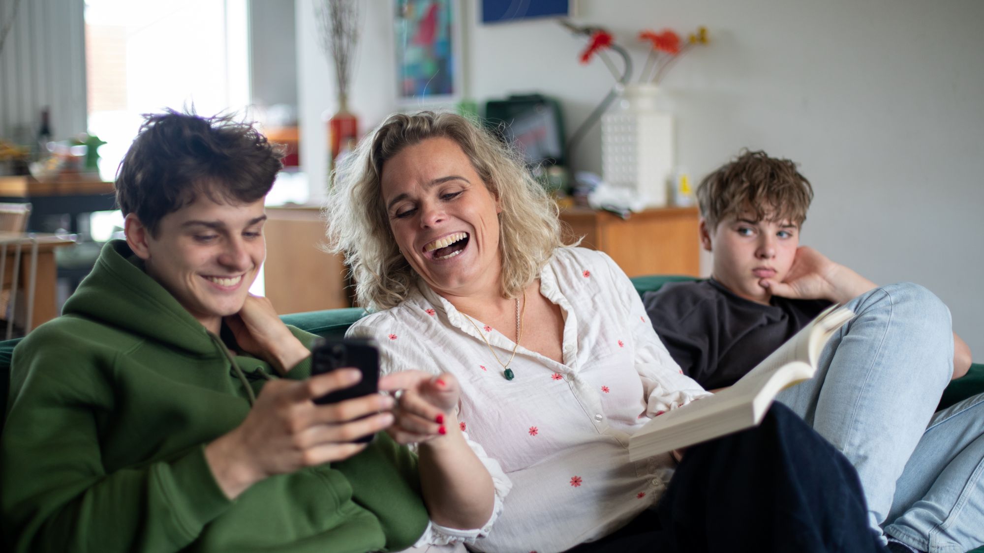 Waarom je als moeder van tieners maar het beste een bankstel kunt zijn