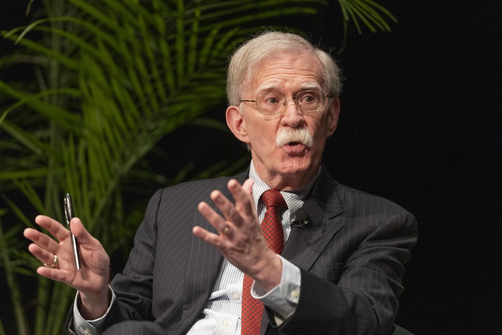 Oud-veiligheidsadviseur John Bolton aangeklaagd: 'Trump wil al jaren van hem af'