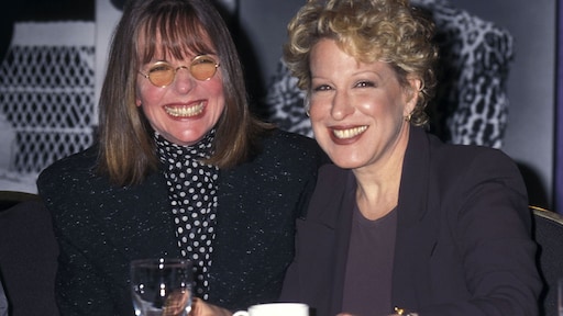 Bette Midler herinnert zich Diane Keaton met een lach en traan: 'Lag elke dag dubbel'