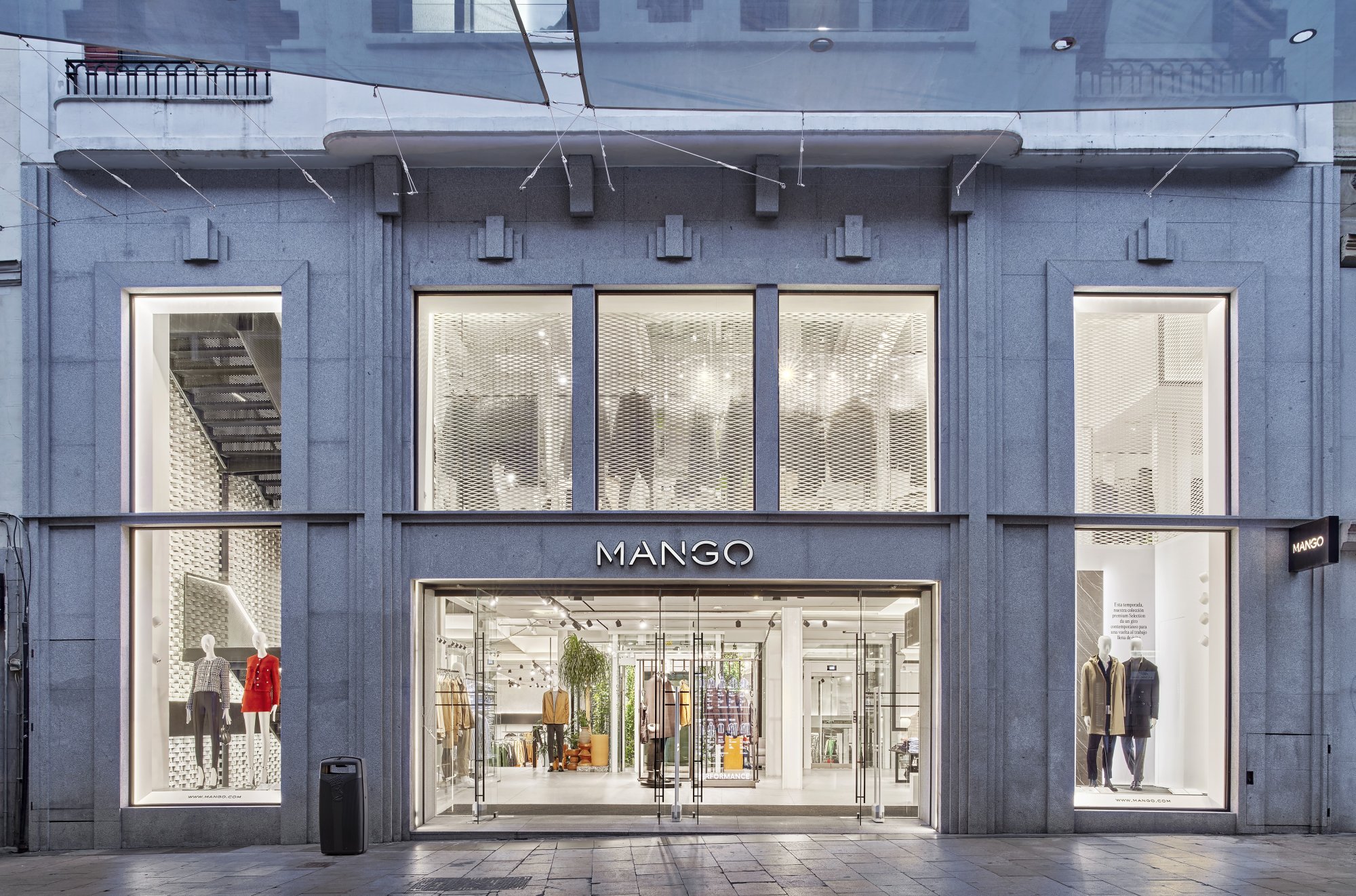 Mango heeft zo'n 3000 winkels, wereldwijd.