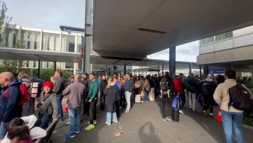 Lange rij voor startnummers marathonlopers bij RAI: 'Stond er langer dan een uur'