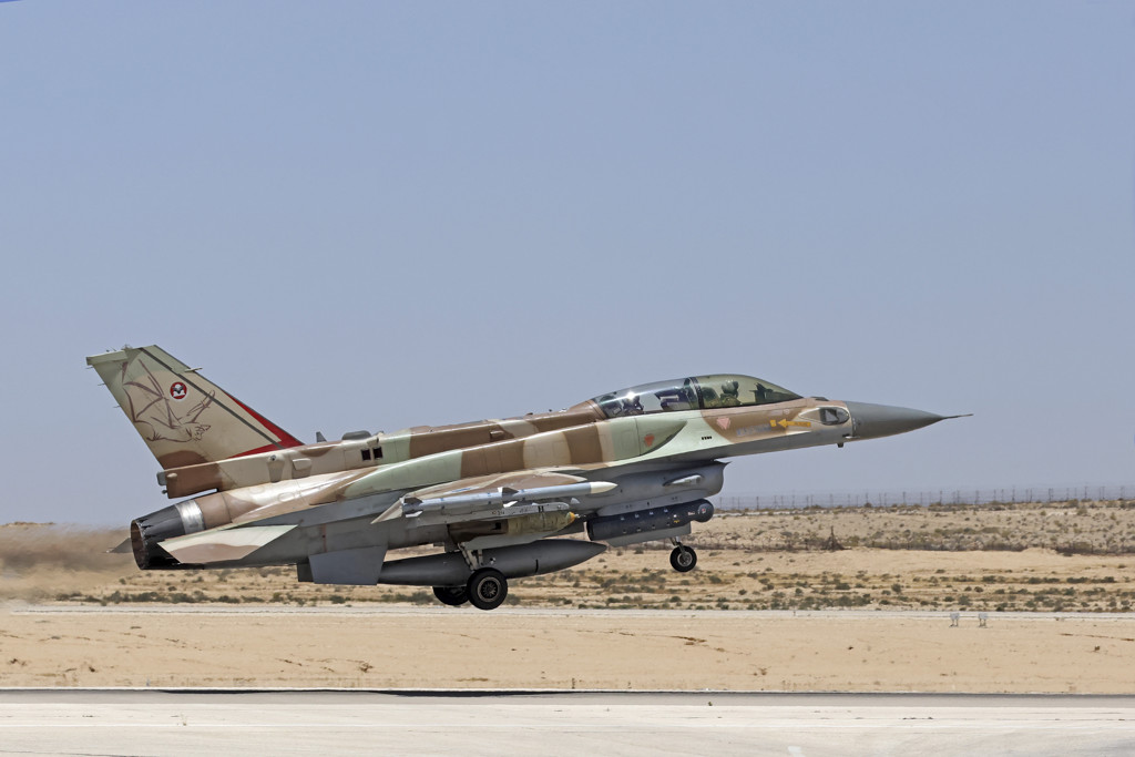 Israël bombardeert Gaza, na 'aanval op Israëlische troepen'