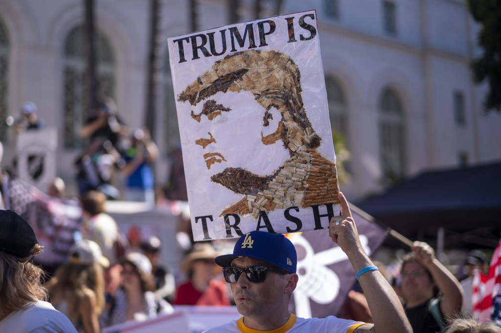 Op veel plekken waren protesten tegen Trump.