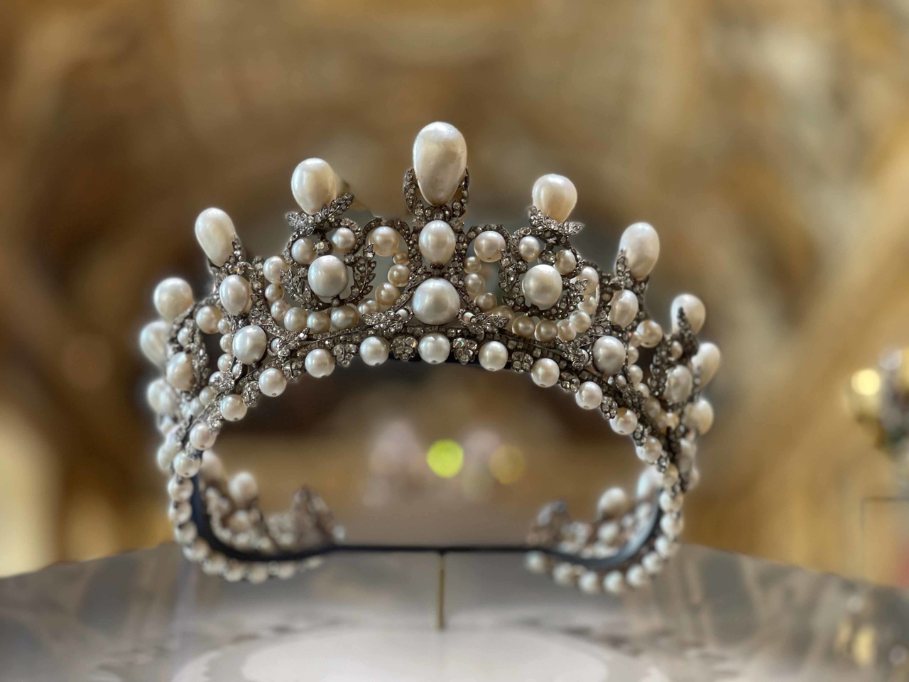 Juwelen vol diamanten, parels en smaragden: dit is gestolen uit het Louvre