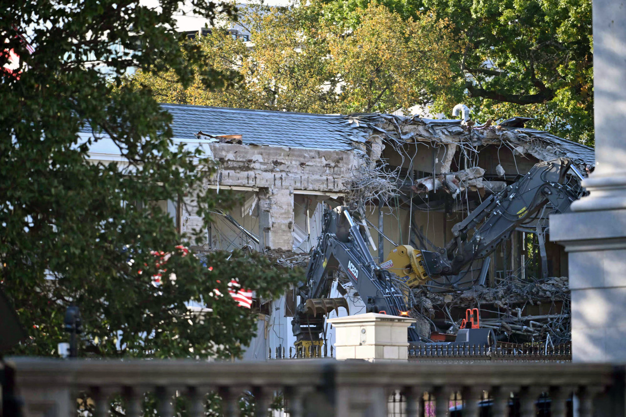Witte Huis begint met sloop oostvleugel voor bouw van Trumps balzaal
