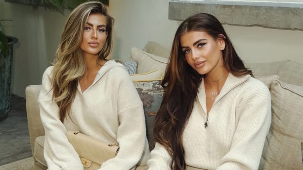 Marie en Julie Reinders over hun band, moederschap en modelabel