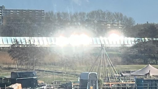 Bewoners verblind door glazen schermen A16: 'Alsof de zon voor je raam staat'