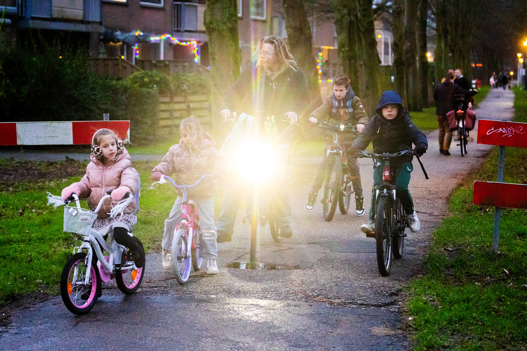 Verkeersorganisaties: fietslampen vaak te fel, wetgeving moet op de schop