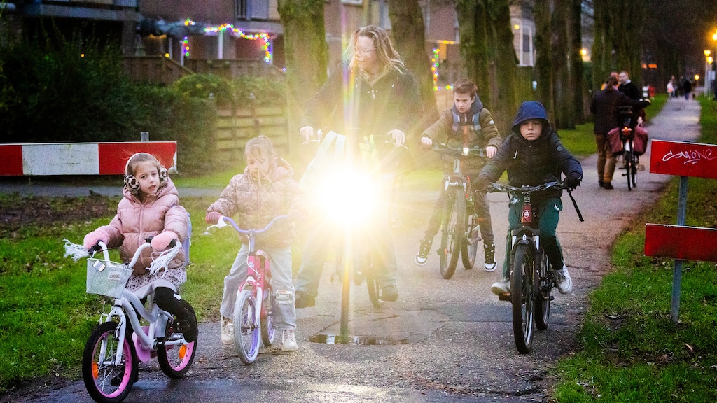 Verkeersorganisaties: fietslampen vaak te fel, wetgeving moet op de schop