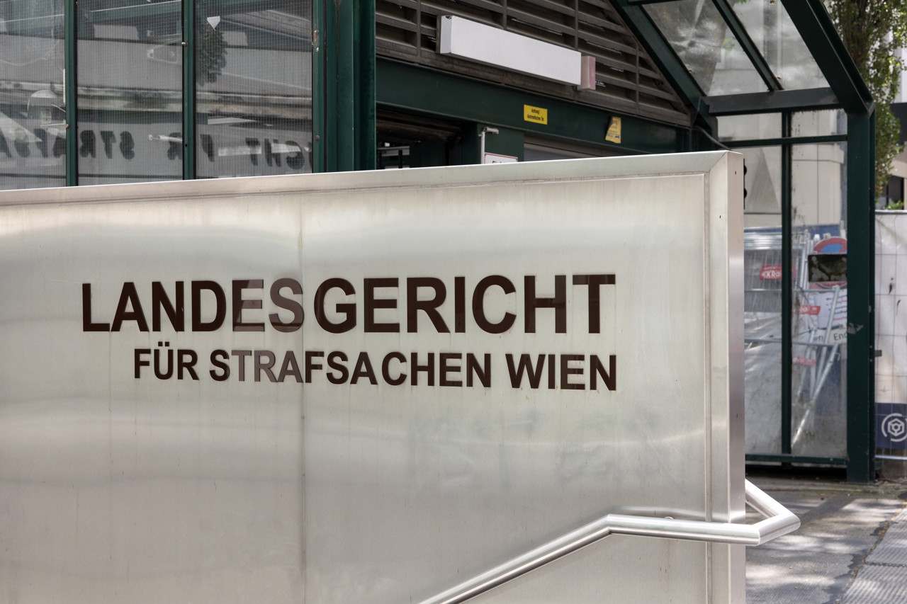 Zes jongeren in Oostenrijk veroordeeld voor afpersen en misbruiken docente