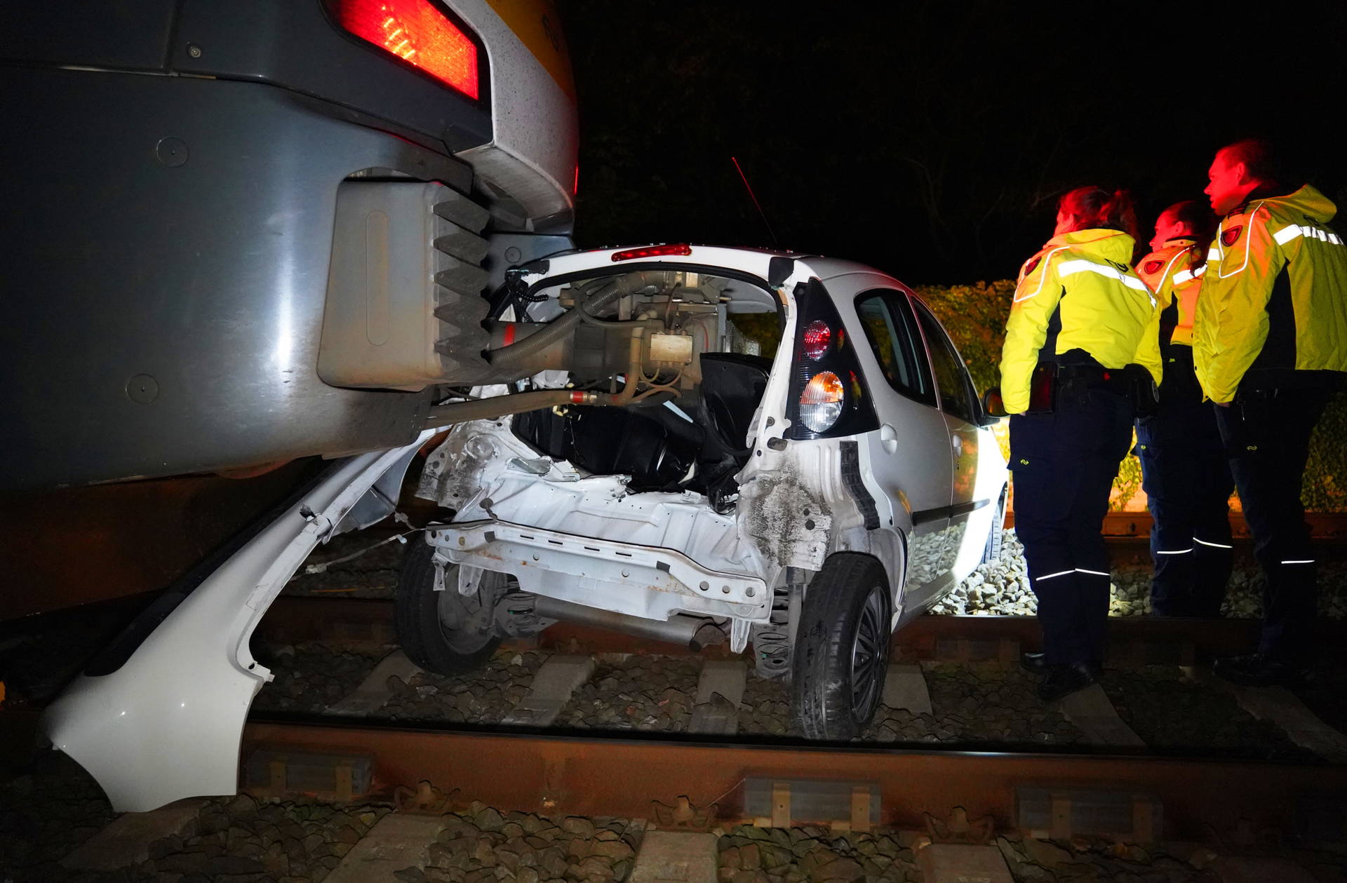 De auto raakte ernstig beschadigd.