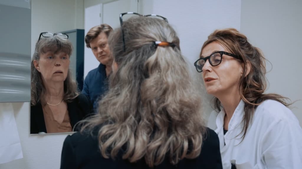 Beau van Erven Dorens diep onder indruk van patiënte met gezichtsamputatie in Over Leven met Kanker