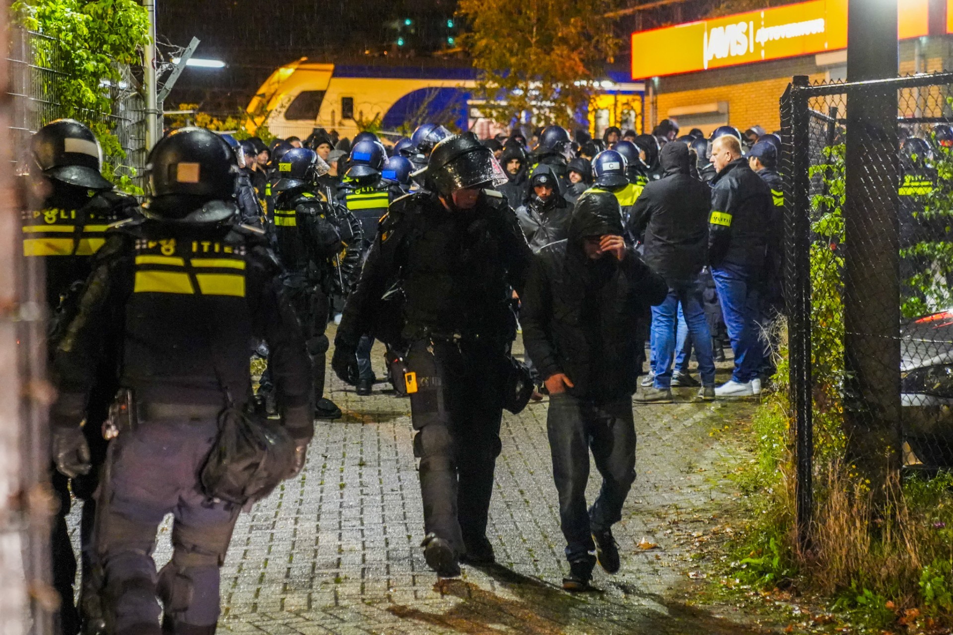 Opgepakte voetbalsupporters mogen vanavond niet naar wedstrijd PSV-Napoli