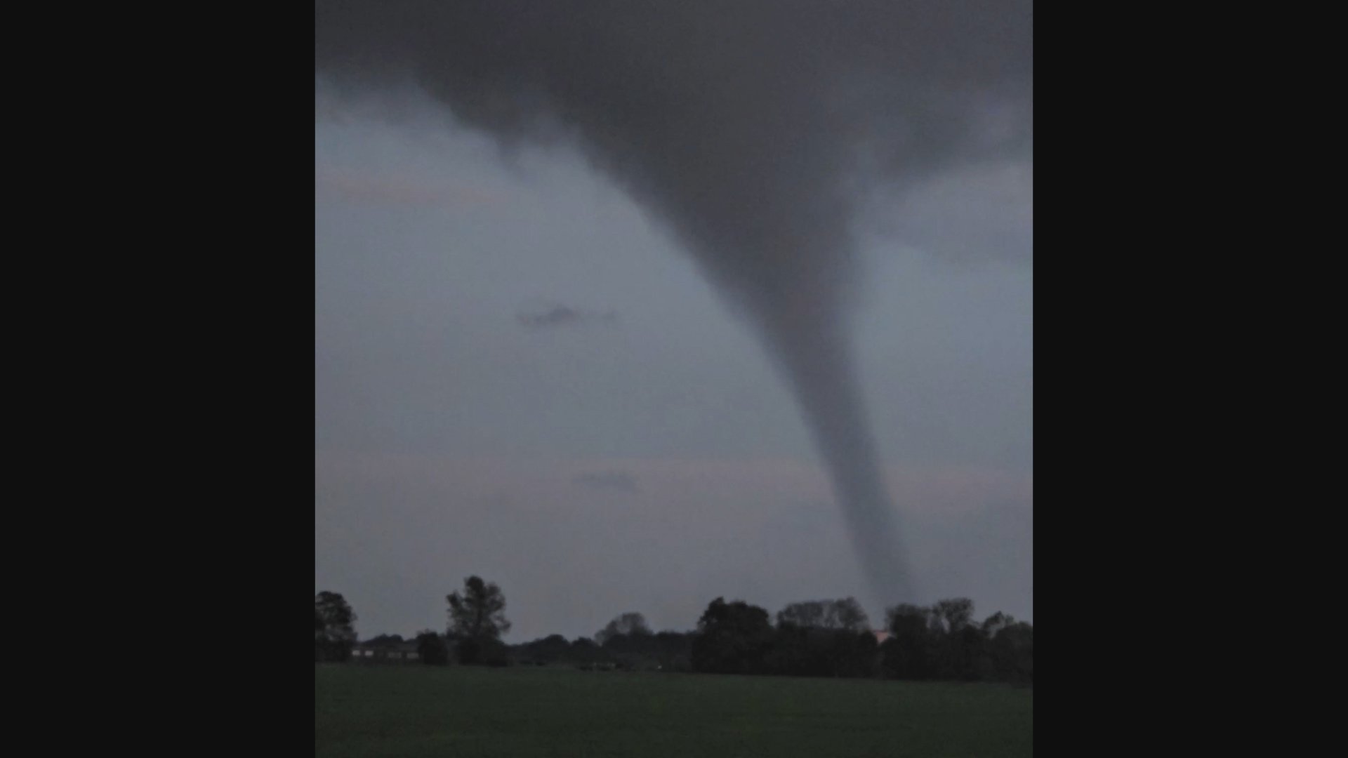 Minitornado in Friesland en donderdag mogelijk storm: 'Wind tot 100 km/u'