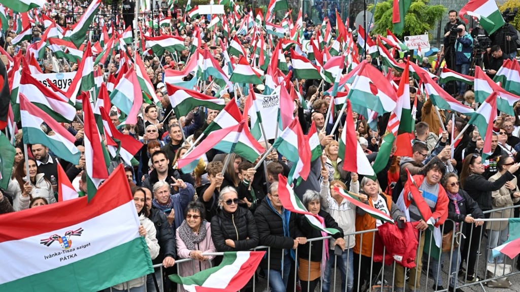 De demonstranten noemden de Hongaarse publieke omroep een 'propagandafabriek' gerund op kosten van de belastingbetaler.