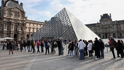 Louvre voor het eerst sinds juwelendiefstal weer open voor publiek