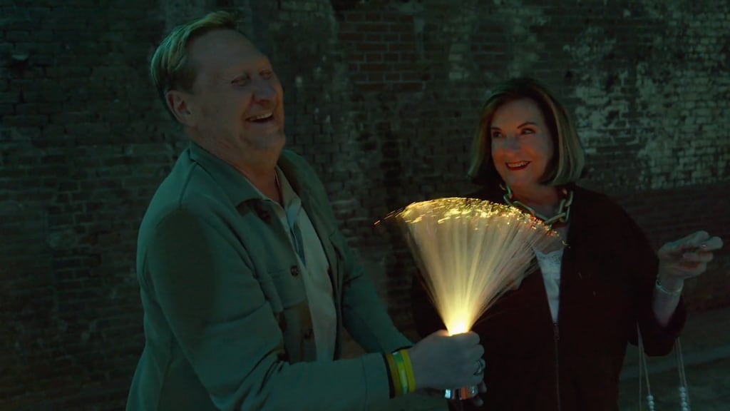 Fotoshoot Catherine Keyl eindigt in '60+ seksfeest' in Het Perfecte Plaatje: 'Niet aan m'n bh zitten'