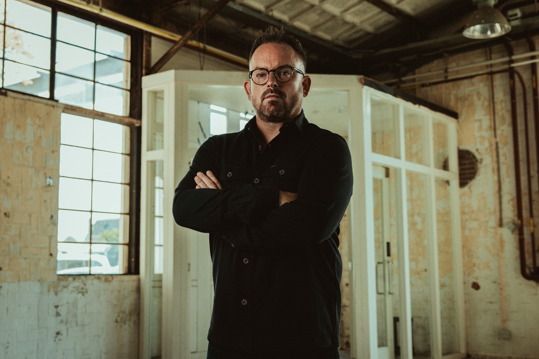 Thijs Zeeman lanceert nieuwe true crime-podcast over obsessieve belagers: 'Stalking is actueel onderwerp'