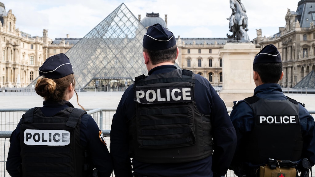 Nieuwe beelden van roof Louvre tonen hoe dieven vluchten via verhuislift