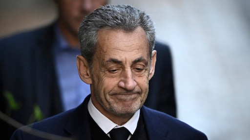Sarkozy bedreigd tijdens eerste nacht in cel: gevangenen livestreamen gejoel