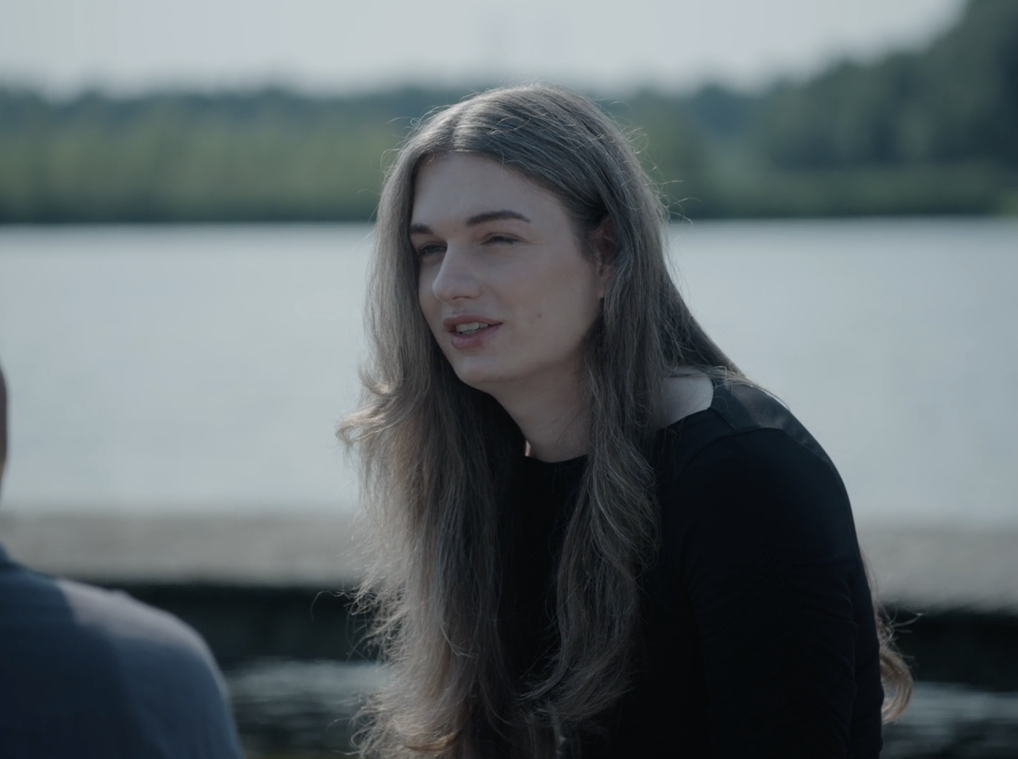 'Opmerkingen over mijn stem of uiterlijk, het is dagelijkse kost' - Reggie wordt online gepest