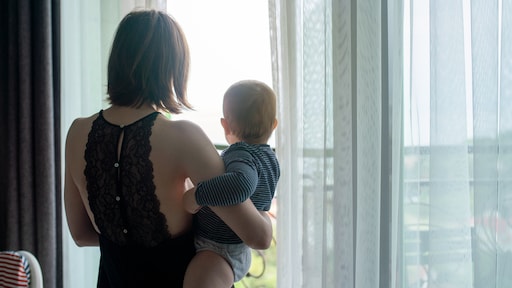 Nu Froukje moeder is, wil ze haar vader nooit meer zien: 'Van mijn kind blijf je af'