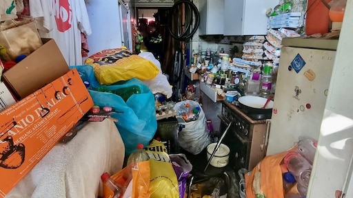 Brandweer moet man uit ernstig vervuilde woning Den Bosch redden: 'Bizarre omstandigheden'