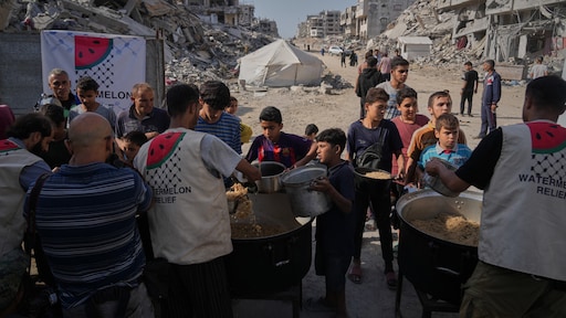 Rode Kruis: 'Onbegrijpelijk dat er niet veel meer hulpgoederen de grens over gaan in Gaza'