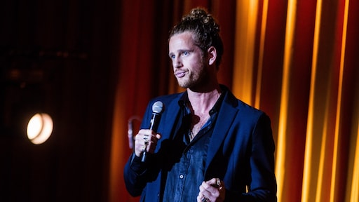 Cabaretier Patrick Laureij vraagt vrouw met hulphond zaal te verlaten: 'Bracht me van m'n stuk'