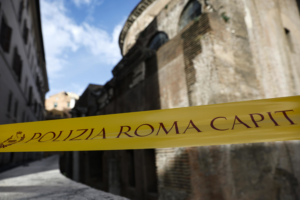 Toerist valt zeven meter naar beneden in Rome na maken selfie en overlijdt