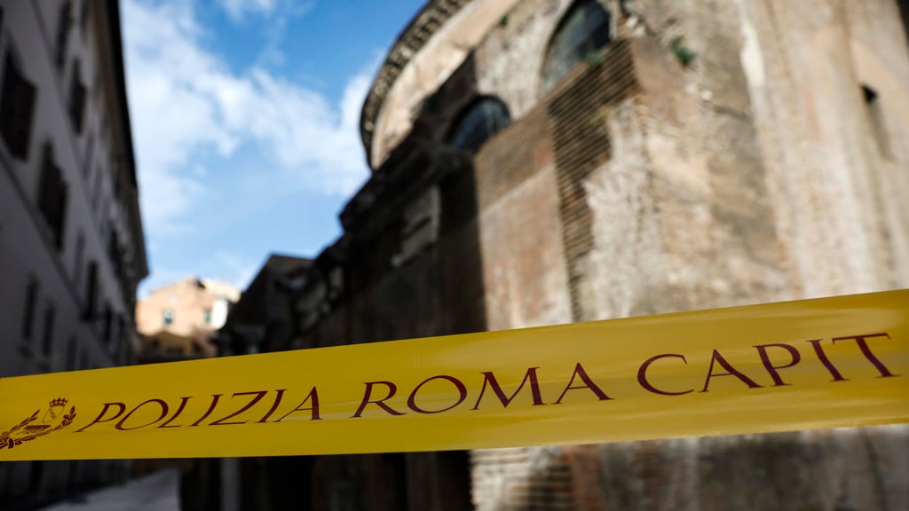 Toerist valt zeven meter naar beneden in Rome na maken selfie en overlijdt