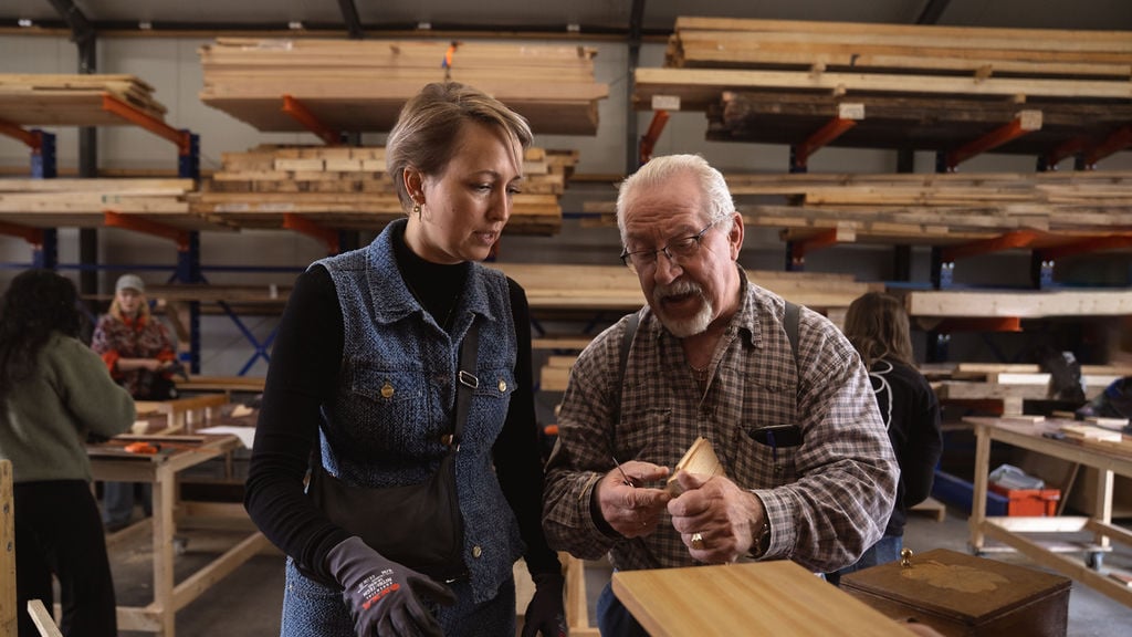 Peter geeft advies aan een deelnemer.
