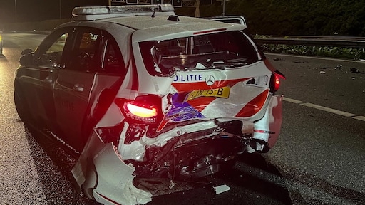 Politieauto total loss na aanrijding door beschonken automobilist op snelweg