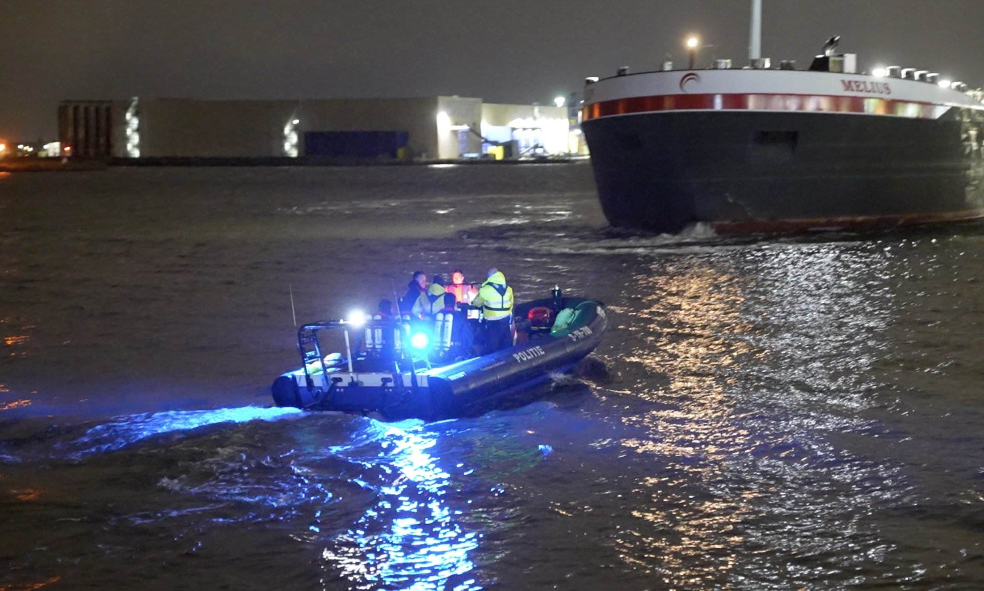 Reddingsactie duikers naar vermisten aanvaring Amsterdam gestaakt