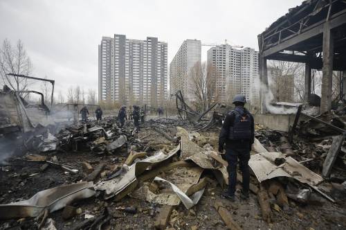 Doden bij Russische luchtaanvallen op Kyiv, flatgebouwen geraakt